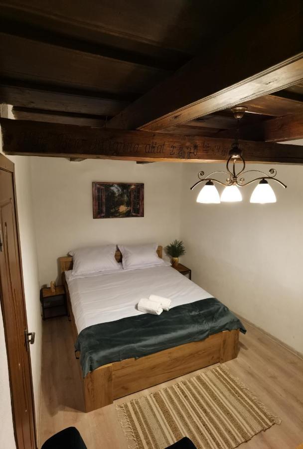 Sovarlak Sarateni Luaran gambar